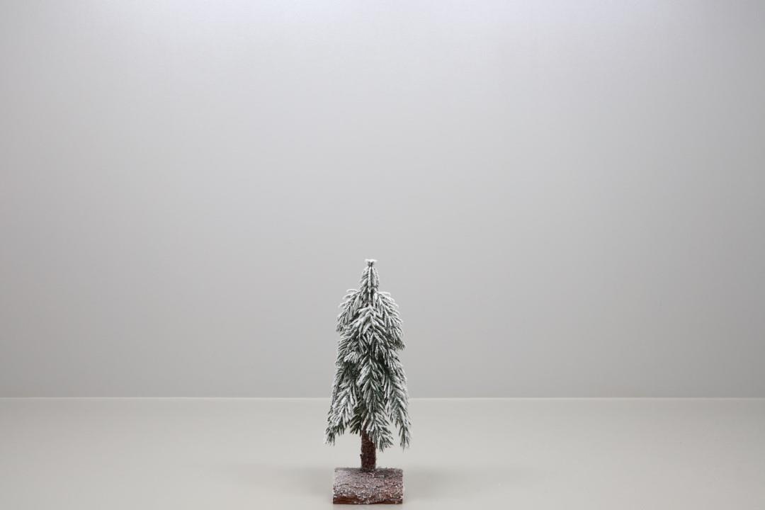 Tannenbaum auf Holz beflockt Kunststoff grün/weiß H31cm